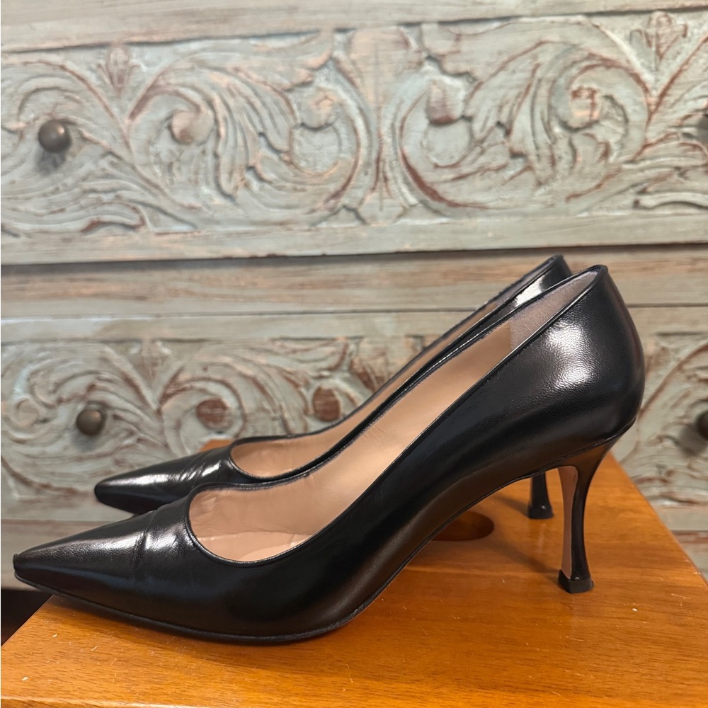 Manolo Blahnik 70mm Point Toe Black Leather Pump - Picture 3 of 15